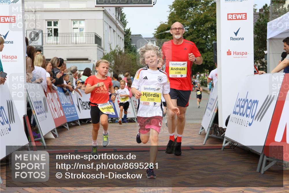 31.08.2025 - 21. Blankeneser Heldenlauf Strokosch-Dieckow http://msf.ph/oto/8695281 31.08.2025 10:25:07 Ziel 2357, 2183, 2717, 2285, 2286, 2331, 2359, 2661 meine-sportfotos.de