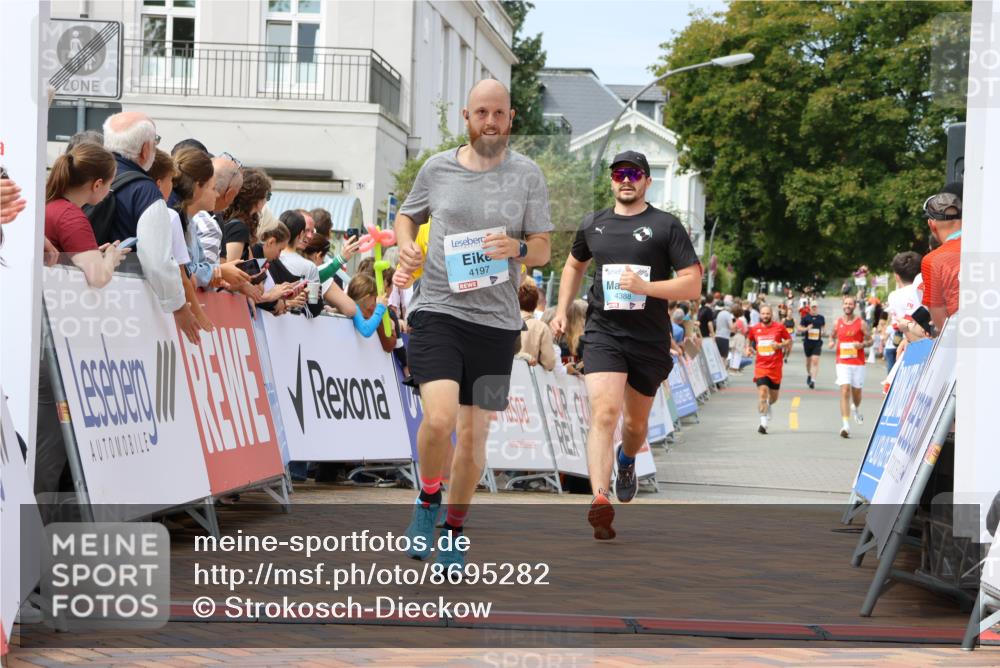 31.08.2025 - 21. Blankeneser Heldenlauf Strokosch-Dieckow http://msf.ph/oto/8695282 31.08.2025 12:33:19 Ziel 4388, 4387, 4197 meine-sportfotos.de