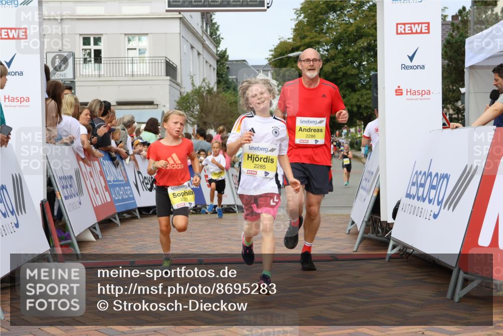 31.08.2025 - 21. Blankeneser Heldenlauf Strokosch-Dieckow http://msf.ph/oto/8695283 31.08.2025 10:25:07 Ziel 2357, 2183, 2717, 2285, 2286, 2331, 2359, 2661 meine-sportfotos.de