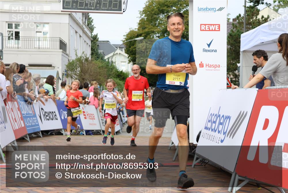 31.08.2025 - 21. Blankeneser Heldenlauf Strokosch-Dieckow http://msf.ph/oto/8695303 31.08.2025 10:25:06 Ziel 2357, 2183, 2717, 2285, 2286, 2331, 2359, 2661 meine-sportfotos.de