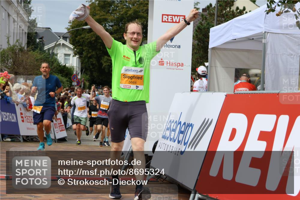 31.08.2025 - 21. Blankeneser Heldenlauf Strokosch-Dieckow http://msf.ph/oto/8695324 31.08.2025 12:26:56 Ziel 5065, 5274, 5275, 5664, 5818, 5819, 4180 meine-sportfotos.de