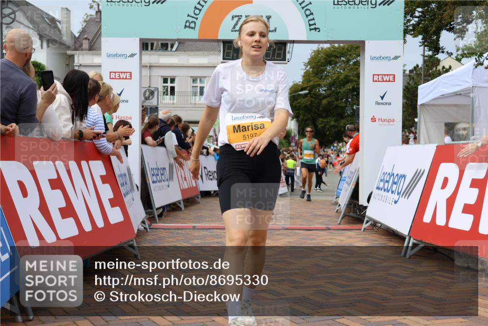 31.08.2025 - 21. Blankeneser Heldenlauf Strokosch-Dieckow http://msf.ph/oto/8695330 31.08.2025 12:32:26 Ziel 5284, 5708, 5197, 4417, 4050 meine-sportfotos.de