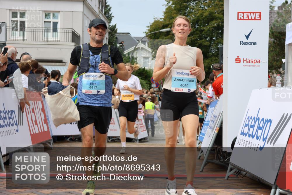 31.08.2025 - 21. Blankeneser Heldenlauf Strokosch-Dieckow http://msf.ph/oto/8695343 31.08.2025 12:32:22 Ziel 5284, 5430, 5197, 4417, 4050 meine-sportfotos.de