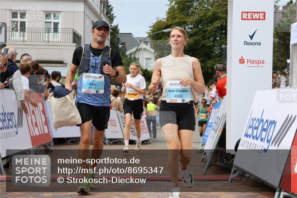 31.08.2025 - 21. Blankeneser Heldenlauf Strokosch-Dieckow http://msf.ph/oto/8695347 31.08.2025 12:32:22 Ziel 5284, 5430, 5197, 4417, 4050 meine-sportfotos.de