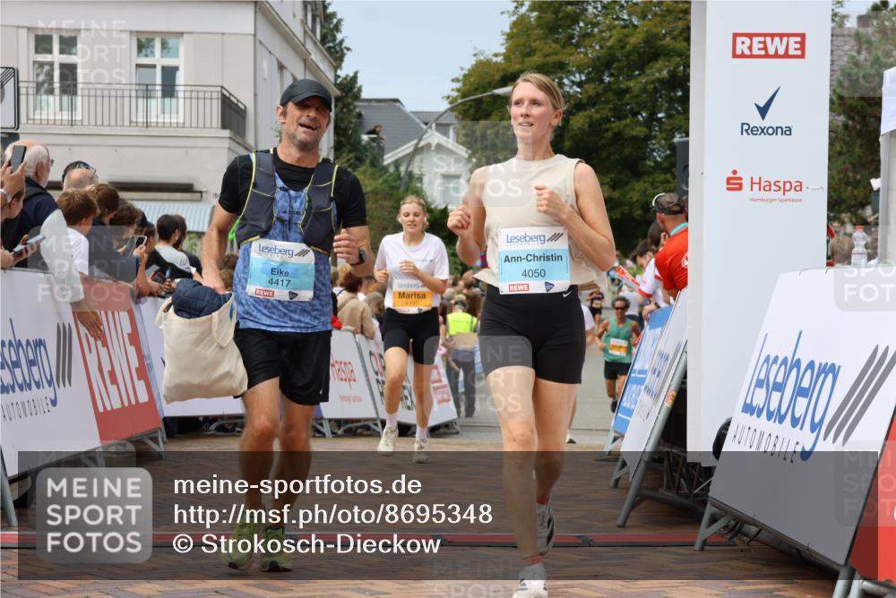 31.08.2025 - 21. Blankeneser Heldenlauf Strokosch-Dieckow http://msf.ph/oto/8695348 31.08.2025 12:32:22 Ziel 5284, 5430, 5197, 4417, 4050 meine-sportfotos.de