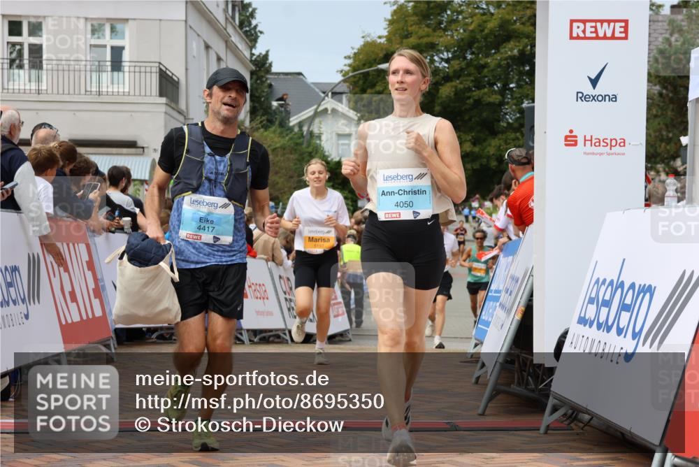 31.08.2025 - 21. Blankeneser Heldenlauf Strokosch-Dieckow http://msf.ph/oto/8695350 31.08.2025 12:32:22 Ziel 5284, 5430, 5197, 4417, 4050 meine-sportfotos.de