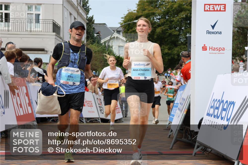 31.08.2025 - 21. Blankeneser Heldenlauf Strokosch-Dieckow http://msf.ph/oto/8695352 31.08.2025 12:32:22 Ziel 5284, 5430, 5197, 4417, 4050 meine-sportfotos.de