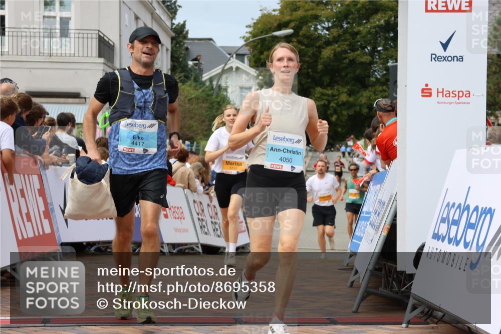 31.08.2025 - 21. Blankeneser Heldenlauf Strokosch-Dieckow http://msf.ph/oto/8695358 31.08.2025 12:32:22 Ziel 5284, 5430, 5197, 4417, 4050 meine-sportfotos.de