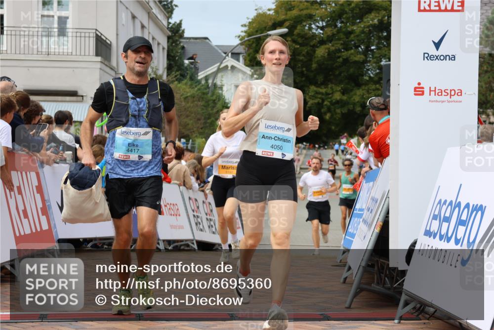 31.08.2025 - 21. Blankeneser Heldenlauf Strokosch-Dieckow http://msf.ph/oto/8695360 31.08.2025 12:32:22 Ziel 5284, 5430, 5197, 4417, 4050 meine-sportfotos.de