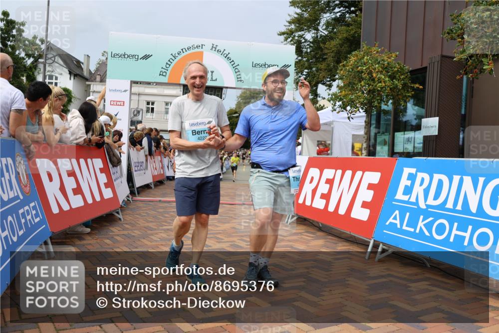 31.08.2025 - 21. Blankeneser Heldenlauf Strokosch-Dieckow http://msf.ph/oto/8695376 31.08.2025 12:26:46 Ziel 5787, 5135, 4224, 4223, 4222, 4391 meine-sportfotos.de