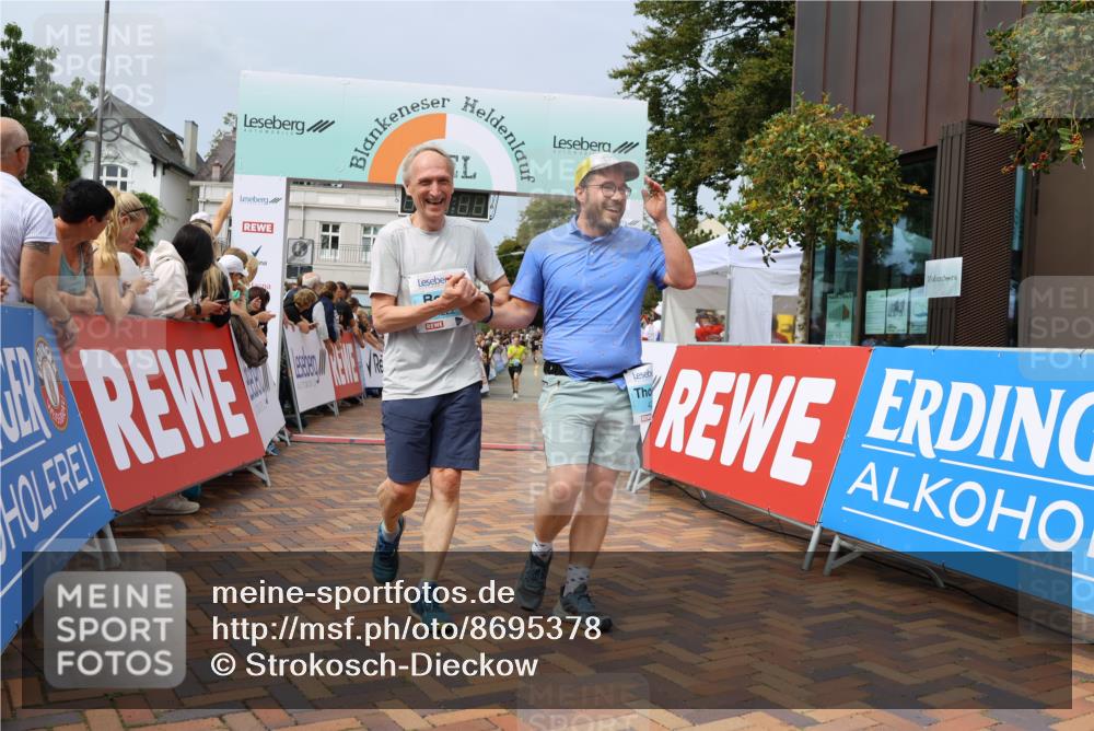 31.08.2025 - 21. Blankeneser Heldenlauf Strokosch-Dieckow http://msf.ph/oto/8695378 31.08.2025 12:26:46 Ziel 5787, 5135, 4224, 4223, 4222, 4391 meine-sportfotos.de