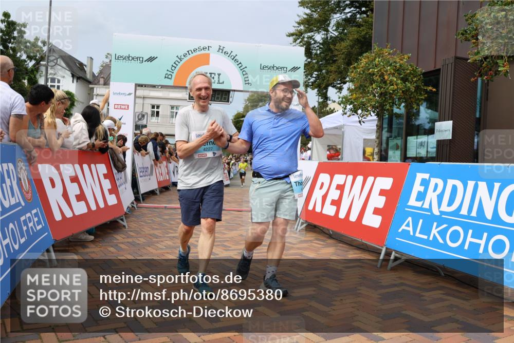 31.08.2025 - 21. Blankeneser Heldenlauf Strokosch-Dieckow http://msf.ph/oto/8695380 31.08.2025 12:26:46 Ziel 5787, 5135, 4224, 4223, 4222, 4391 meine-sportfotos.de