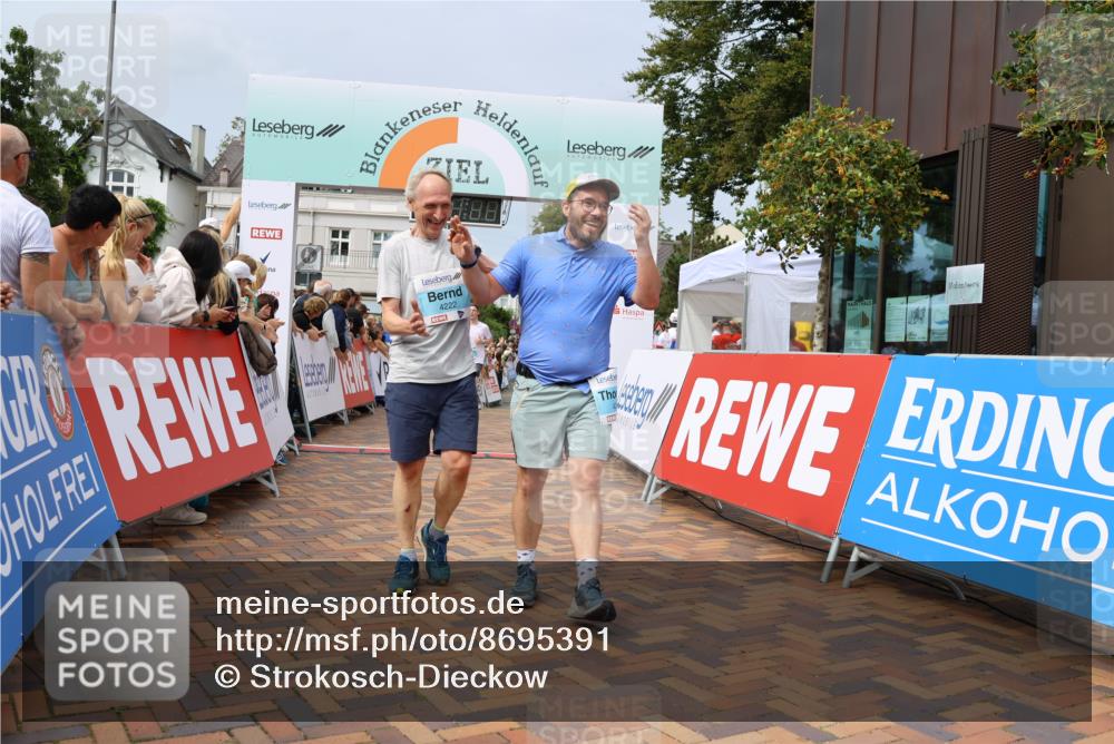 31.08.2025 - 21. Blankeneser Heldenlauf Strokosch-Dieckow http://msf.ph/oto/8695391 31.08.2025 12:26:46 Ziel 5787, 5135, 4224, 4223, 4222, 4391 meine-sportfotos.de