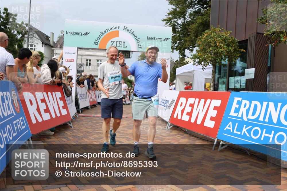31.08.2025 - 21. Blankeneser Heldenlauf Strokosch-Dieckow http://msf.ph/oto/8695393 31.08.2025 12:26:46 Ziel 5787, 5135, 4224, 4223, 4222, 4391 meine-sportfotos.de