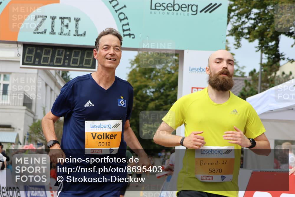 31.08.2025 - 21. Blankeneser Heldenlauf Strokosch-Dieckow http://msf.ph/oto/8695403 31.08.2025 12:31:42 Ziel 5870, 5012, 5190 meine-sportfotos.de