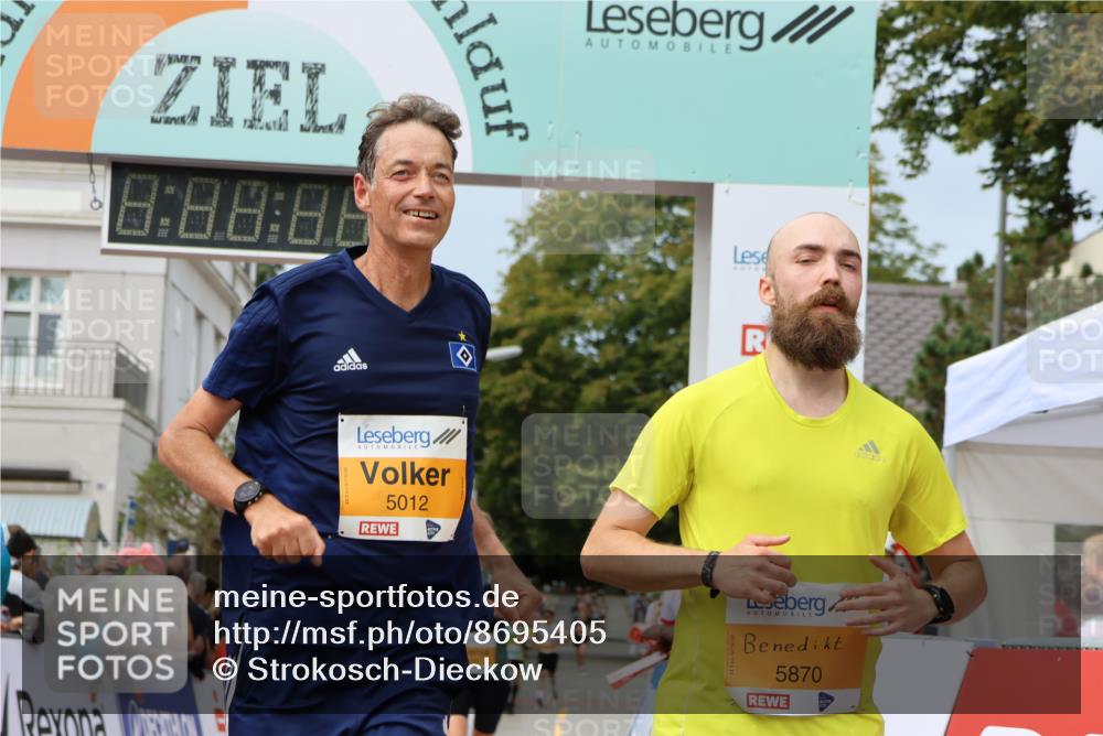 31.08.2025 - 21. Blankeneser Heldenlauf Strokosch-Dieckow http://msf.ph/oto/8695405 31.08.2025 12:31:42 Ziel 5870, 5012, 5190 meine-sportfotos.de