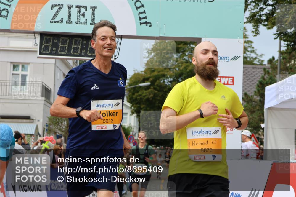 31.08.2025 - 21. Blankeneser Heldenlauf Strokosch-Dieckow http://msf.ph/oto/8695409 31.08.2025 12:31:42 Ziel 5870, 5012, 5190 meine-sportfotos.de