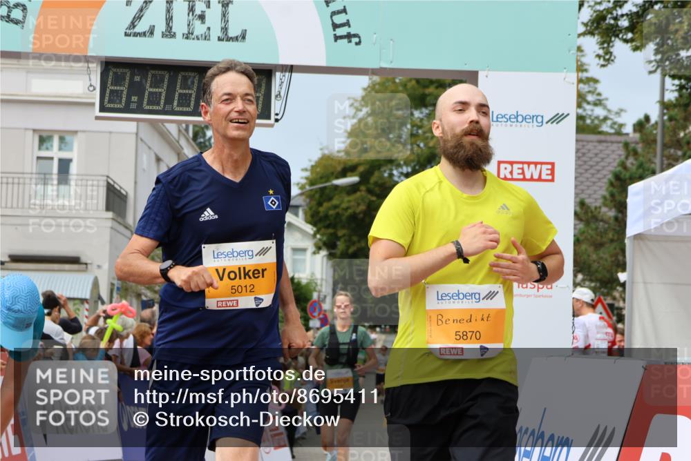 31.08.2025 - 21. Blankeneser Heldenlauf Strokosch-Dieckow http://msf.ph/oto/8695411 31.08.2025 12:31:42 Ziel 5870, 5012, 5190 meine-sportfotos.de