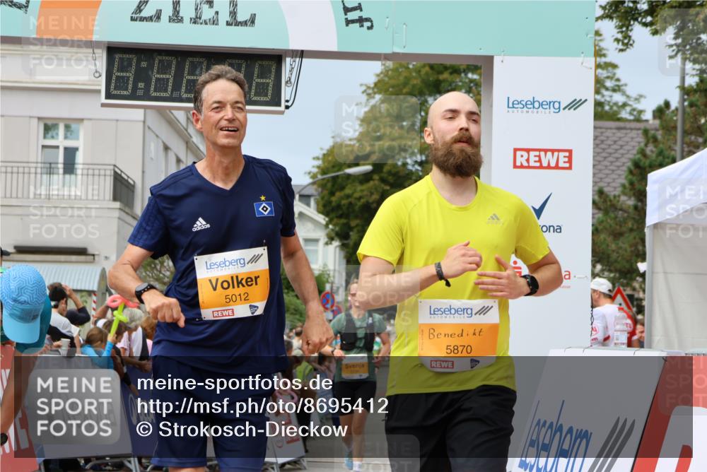 31.08.2025 - 21. Blankeneser Heldenlauf Strokosch-Dieckow http://msf.ph/oto/8695412 31.08.2025 12:31:42 Ziel 5870, 5012, 5190 meine-sportfotos.de