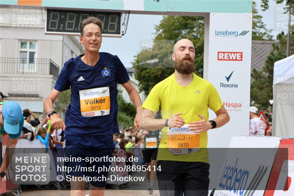 31.08.2025 - 21. Blankeneser Heldenlauf Strokosch-Dieckow http://msf.ph/oto/8695414 31.08.2025 12:31:42 Ziel 5870, 5012, 5190 meine-sportfotos.de