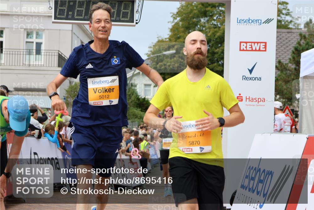 31.08.2025 - 21. Blankeneser Heldenlauf Strokosch-Dieckow http://msf.ph/oto/8695416 31.08.2025 12:31:42 Ziel 5870, 5012, 5190 meine-sportfotos.de