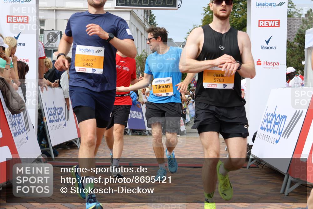 31.08.2025 - 21. Blankeneser Heldenlauf Strokosch-Dieckow http://msf.ph/oto/8695421 31.08.2025 12:26:36 Ziel 5842, 5783, 5135, 5167, 5668, 4240 meine-sportfotos.de