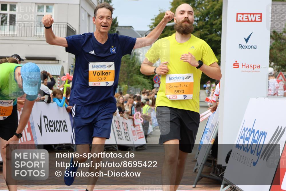 31.08.2025 - 21. Blankeneser Heldenlauf Strokosch-Dieckow http://msf.ph/oto/8695422 31.08.2025 12:31:41 Ziel 5870, 5012, 5190 meine-sportfotos.de