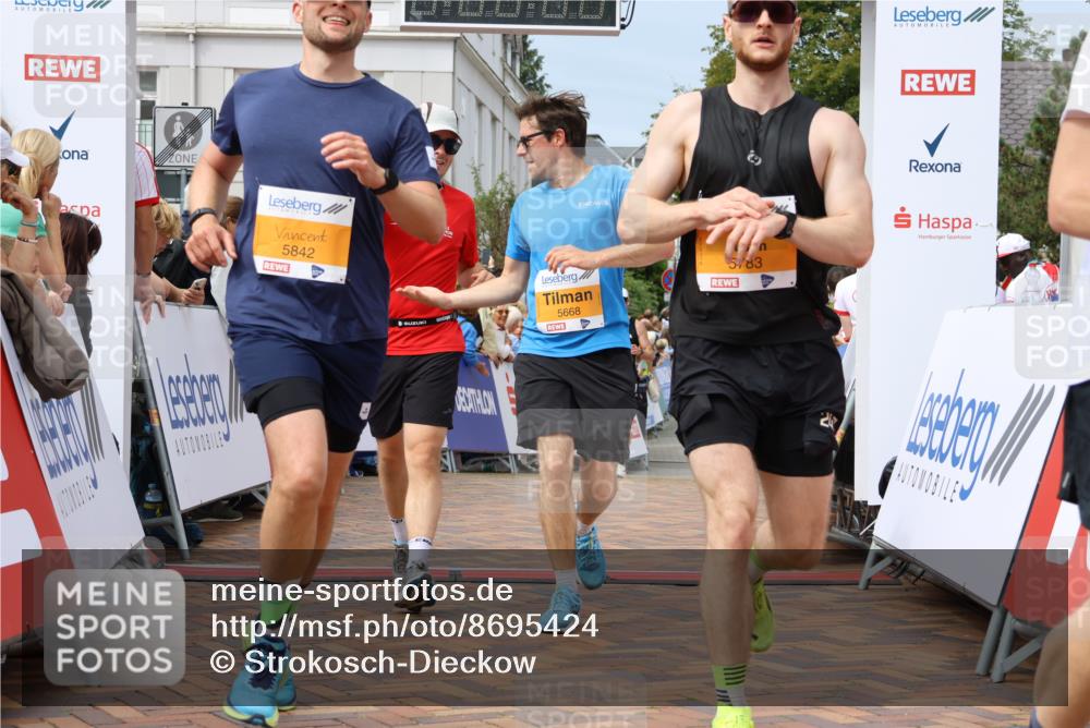 31.08.2025 - 21. Blankeneser Heldenlauf Strokosch-Dieckow http://msf.ph/oto/8695424 31.08.2025 12:26:36 Ziel 5842, 5783, 5135, 5167, 5668, 4240 meine-sportfotos.de