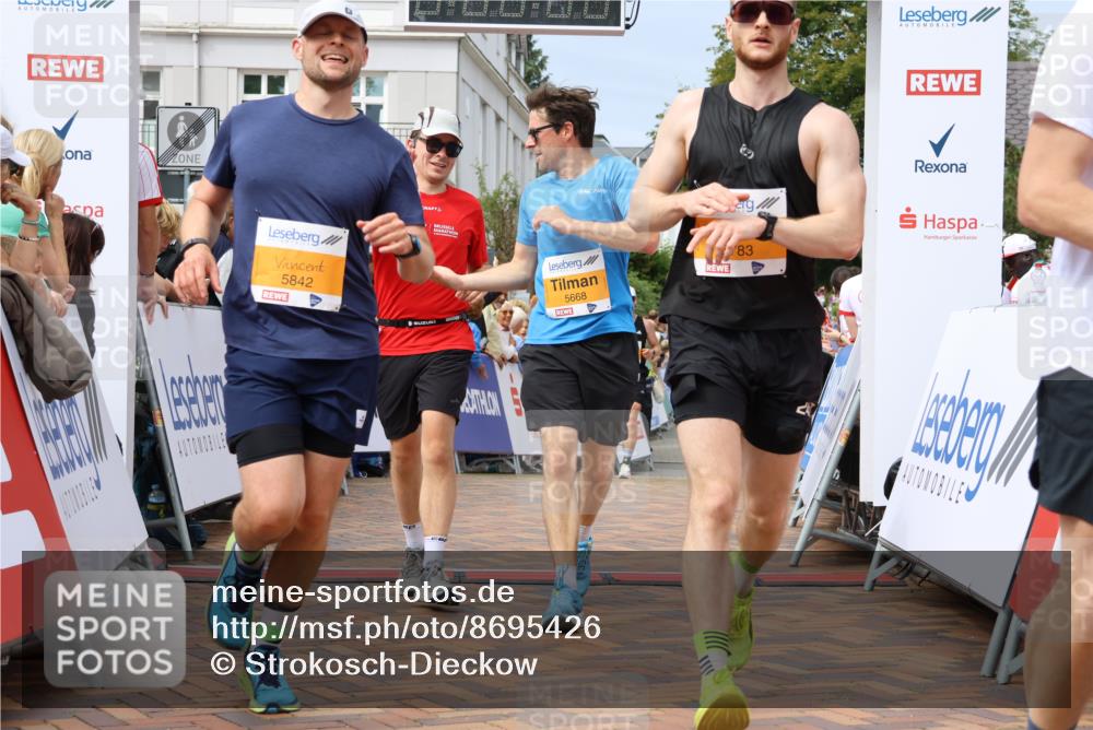 31.08.2025 - 21. Blankeneser Heldenlauf Strokosch-Dieckow http://msf.ph/oto/8695426 31.08.2025 12:26:36 Ziel 5842, 5783, 5135, 5167, 5668, 4240 meine-sportfotos.de