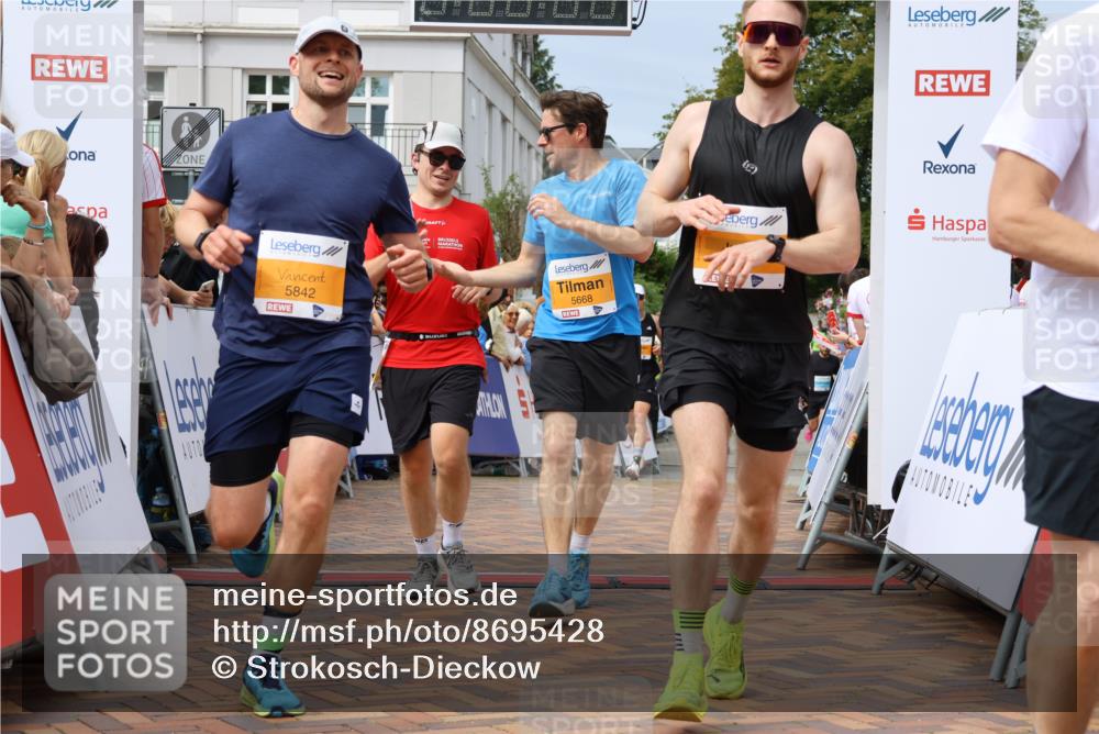 31.08.2025 - 21. Blankeneser Heldenlauf Strokosch-Dieckow http://msf.ph/oto/8695428 31.08.2025 12:26:36 Ziel 5842, 5783, 5135, 5167, 5668, 4240 meine-sportfotos.de