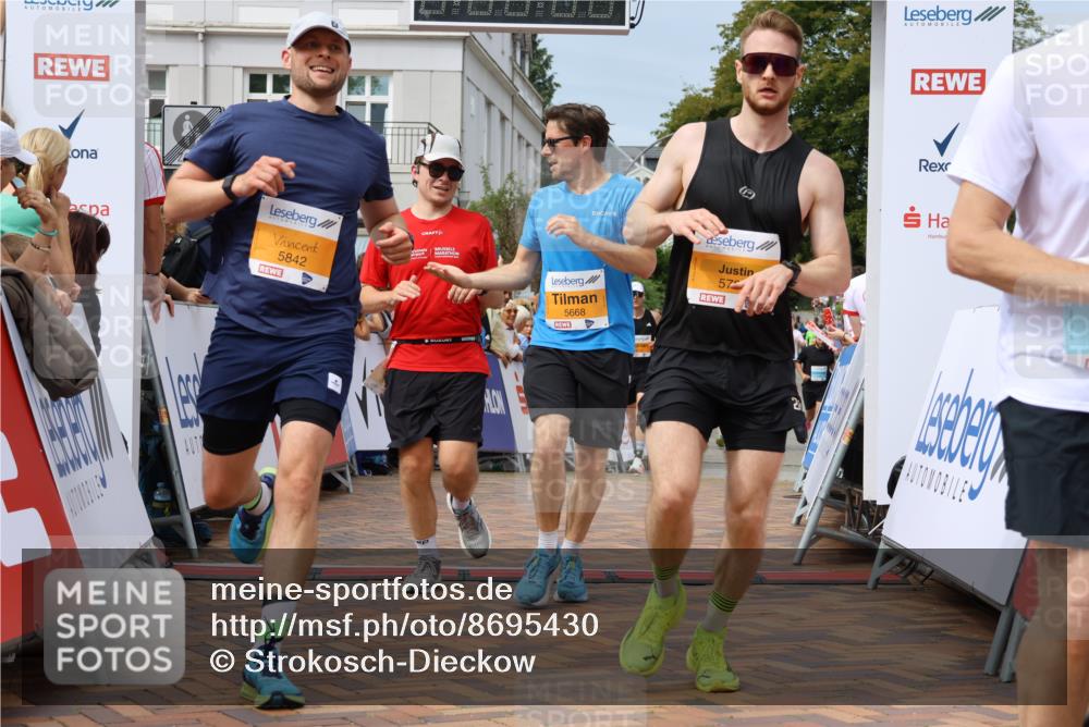 31.08.2025 - 21. Blankeneser Heldenlauf Strokosch-Dieckow http://msf.ph/oto/8695430 31.08.2025 12:26:36 Ziel 5842, 5783, 5135, 5167, 5668, 4240 meine-sportfotos.de