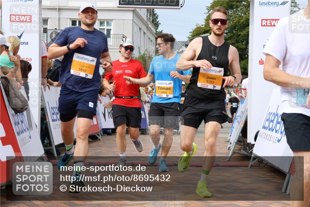 31.08.2025 - 21. Blankeneser Heldenlauf Strokosch-Dieckow http://msf.ph/oto/8695432 31.08.2025 12:26:35 Ziel 5842, 5783, 5135, 5167, 5668, 4240 meine-sportfotos.de
