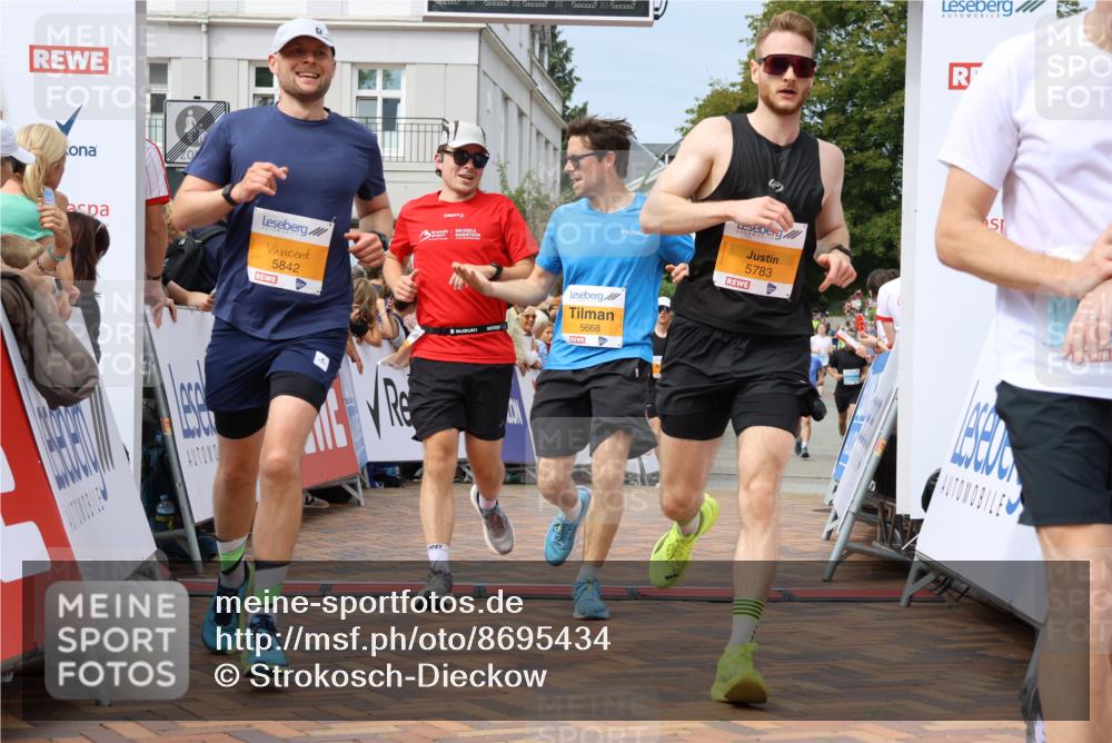 31.08.2025 - 21. Blankeneser Heldenlauf Strokosch-Dieckow http://msf.ph/oto/8695434 31.08.2025 12:26:35 Ziel 5842, 5783, 5135, 5167, 5668, 4240 meine-sportfotos.de