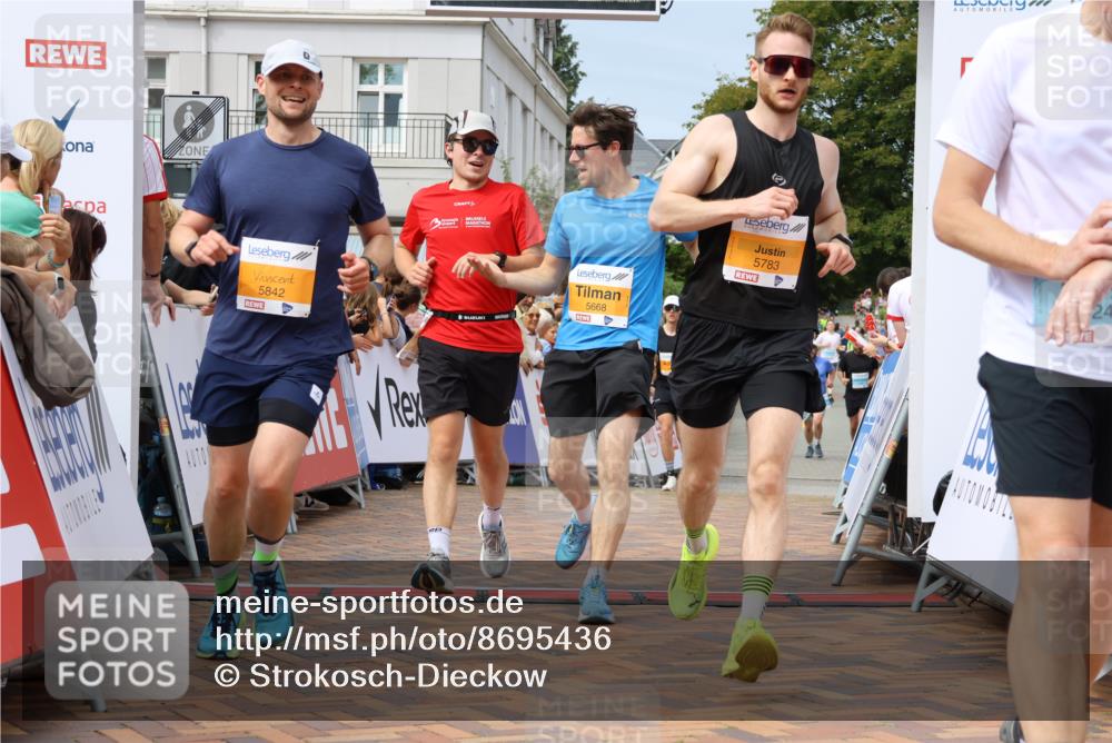31.08.2025 - 21. Blankeneser Heldenlauf Strokosch-Dieckow http://msf.ph/oto/8695436 31.08.2025 12:26:35 Ziel 5842, 5783, 5135, 5167, 5668, 4240 meine-sportfotos.de
