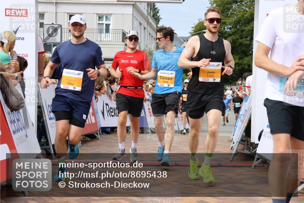 31.08.2025 - 21. Blankeneser Heldenlauf Strokosch-Dieckow http://msf.ph/oto/8695438 31.08.2025 12:26:35 Ziel 5842, 5783, 5135, 5167, 5668, 4240 meine-sportfotos.de