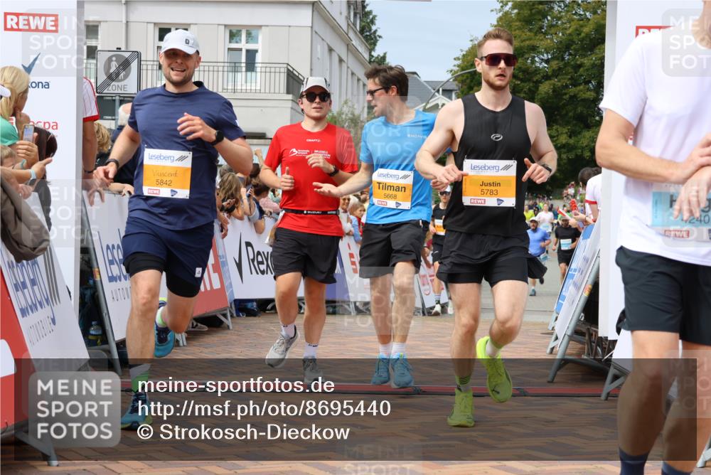 31.08.2025 - 21. Blankeneser Heldenlauf Strokosch-Dieckow http://msf.ph/oto/8695440 31.08.2025 12:26:35 Ziel 5842, 5783, 5135, 5167, 5668, 4240 meine-sportfotos.de