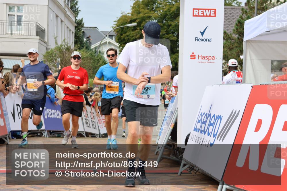 31.08.2025 - 21. Blankeneser Heldenlauf Strokosch-Dieckow http://msf.ph/oto/8695449 31.08.2025 12:26:34 Ziel 5842, 5783, 5167, 5668, 4240 meine-sportfotos.de
