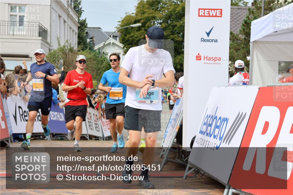 31.08.2025 - 21. Blankeneser Heldenlauf Strokosch-Dieckow http://msf.ph/oto/8695451 31.08.2025 12:26:34 Ziel 5842, 5783, 5167, 5668, 4240 meine-sportfotos.de