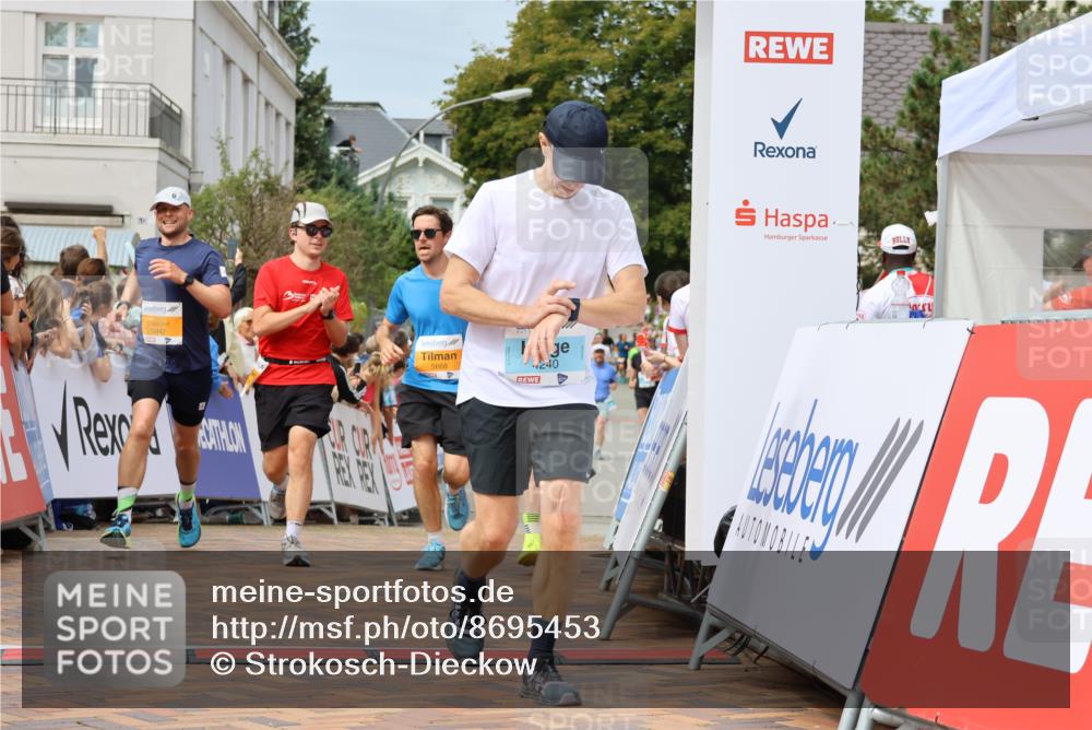 31.08.2025 - 21. Blankeneser Heldenlauf Strokosch-Dieckow http://msf.ph/oto/8695453 31.08.2025 12:26:34 Ziel 5842, 5783, 5167, 5668, 4240 meine-sportfotos.de