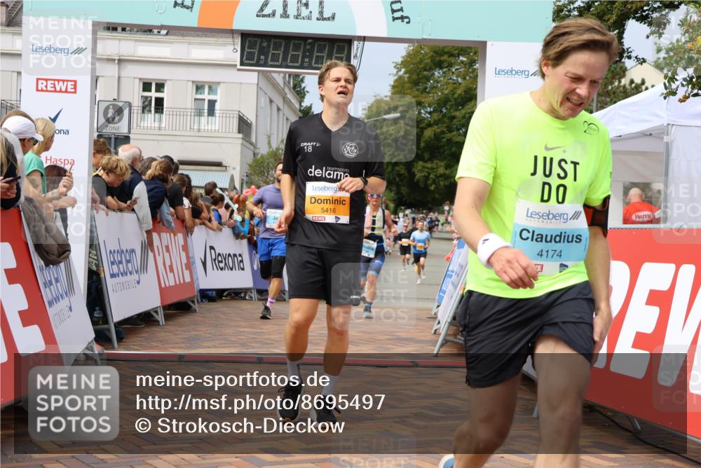 31.08.2025 - 21. Blankeneser Heldenlauf Strokosch-Dieckow http://msf.ph/oto/8695497 31.08.2025 12:26:08 Ziel 5416, 4214, 4355, 4174, 4310 meine-sportfotos.de