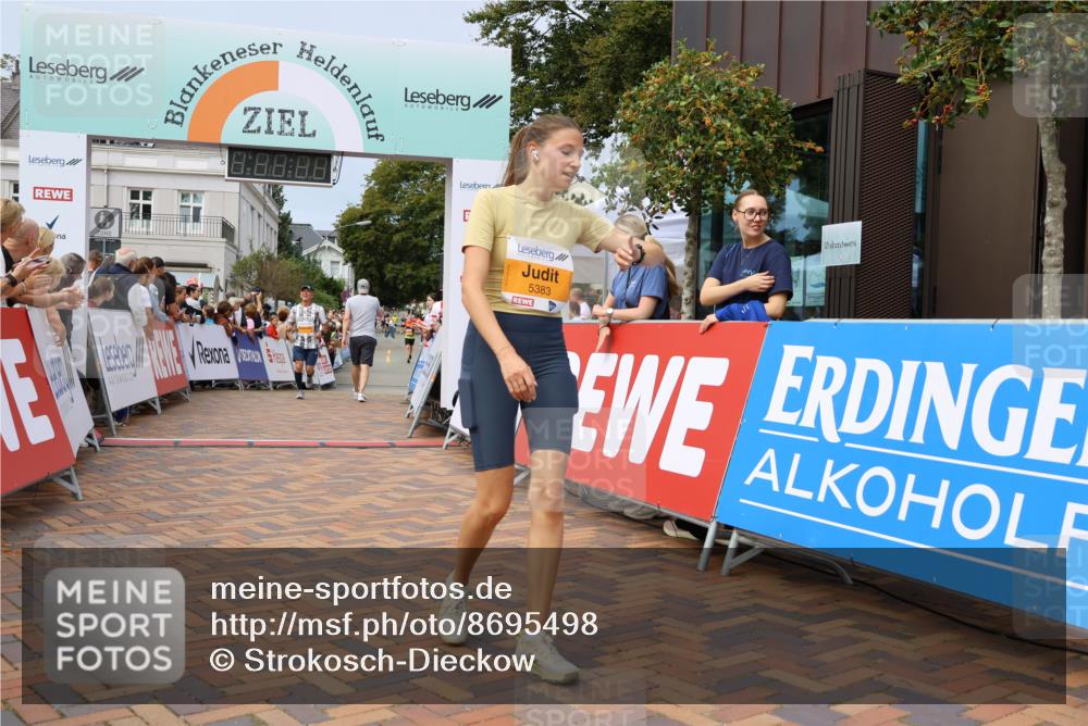 31.08.2025 - 21. Blankeneser Heldenlauf Strokosch-Dieckow http://msf.ph/oto/8695498 31.08.2025 12:31:19 Ziel 5383, 5382, 5310, 5577, 4094 meine-sportfotos.de