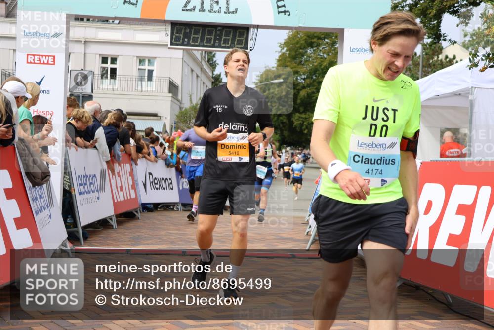 31.08.2025 - 21. Blankeneser Heldenlauf Strokosch-Dieckow http://msf.ph/oto/8695499 31.08.2025 12:26:08 Ziel 5416, 4214, 4355, 4174, 4310 meine-sportfotos.de