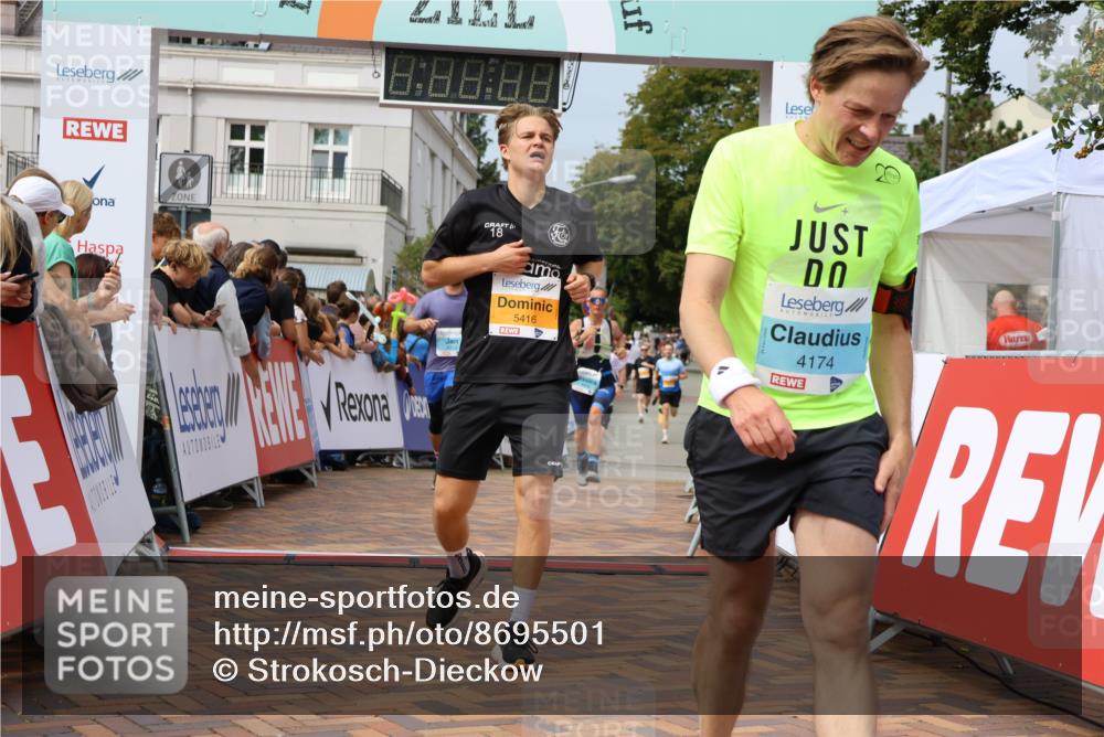 31.08.2025 - 21. Blankeneser Heldenlauf Strokosch-Dieckow http://msf.ph/oto/8695501 31.08.2025 12:26:08 Ziel 5416, 4214, 4355, 4174, 4310 meine-sportfotos.de