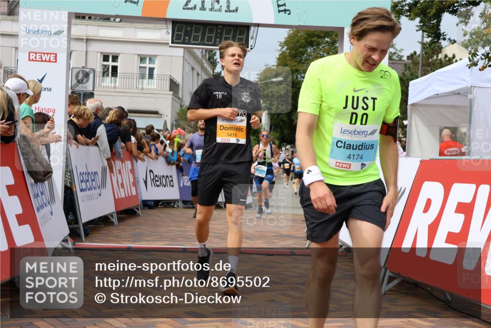 31.08.2025 - 21. Blankeneser Heldenlauf Strokosch-Dieckow http://msf.ph/oto/8695502 31.08.2025 12:26:08 Ziel 5416, 4214, 4355, 4174, 4310 meine-sportfotos.de