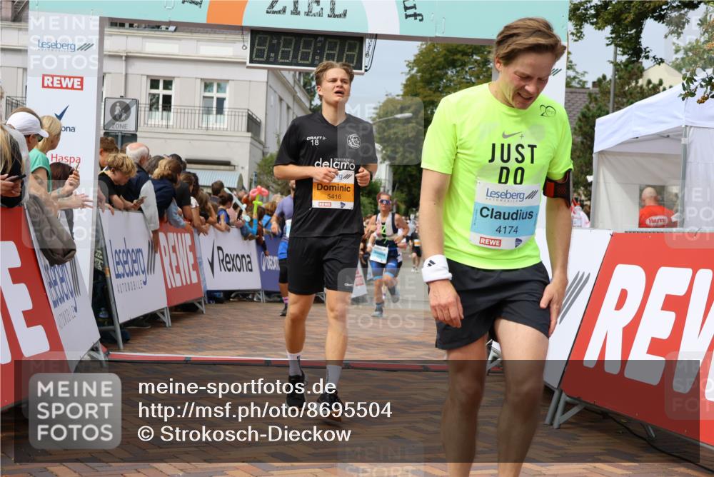 31.08.2025 - 21. Blankeneser Heldenlauf Strokosch-Dieckow http://msf.ph/oto/8695504 31.08.2025 12:26:08 Ziel 5416, 4214, 4355, 4174, 4310 meine-sportfotos.de