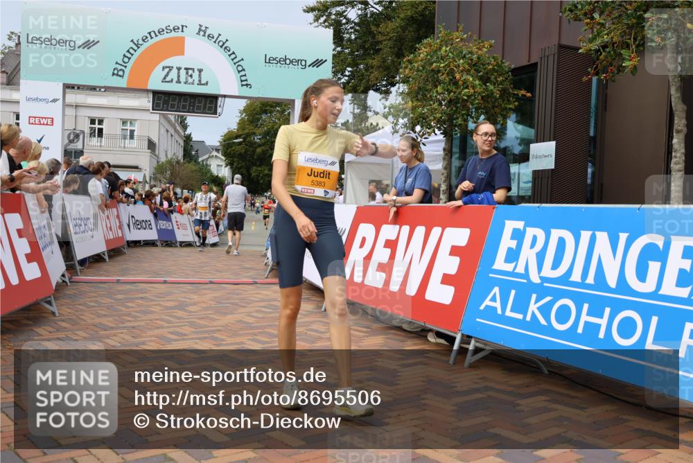31.08.2025 - 21. Blankeneser Heldenlauf Strokosch-Dieckow http://msf.ph/oto/8695506 31.08.2025 12:31:18 Ziel 5383, 5382, 5310, 5577, 4094 meine-sportfotos.de
