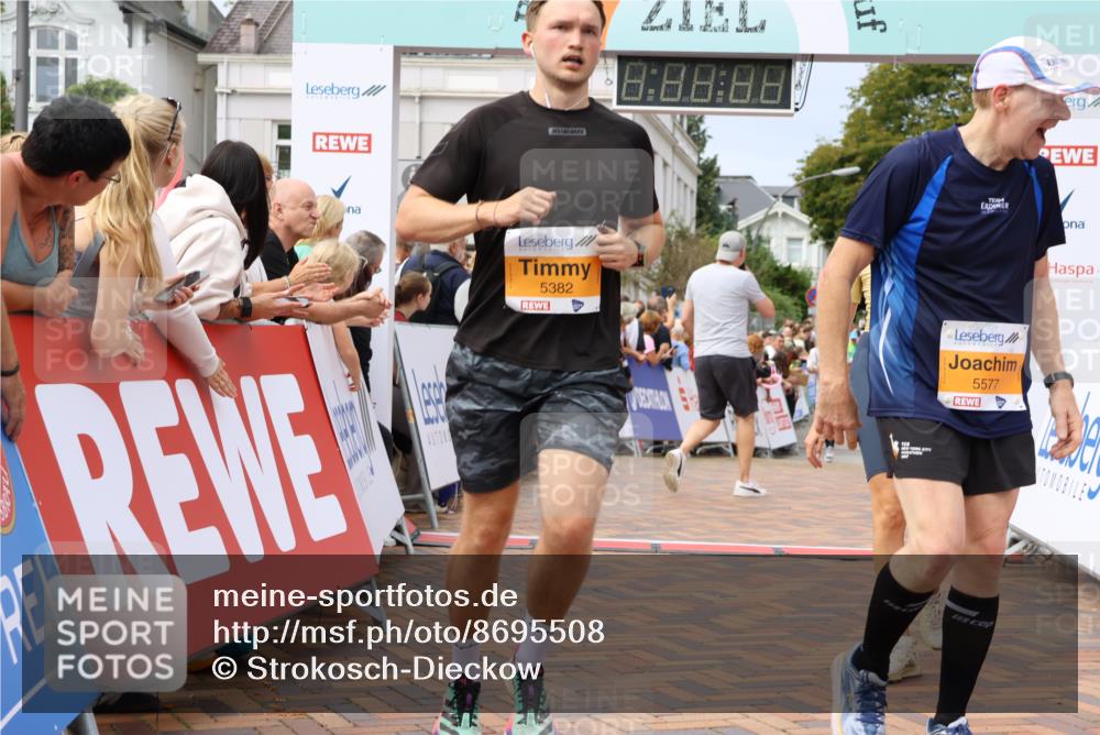 31.08.2025 - 21. Blankeneser Heldenlauf Strokosch-Dieckow http://msf.ph/oto/8695508 31.08.2025 12:31:16 Ziel 5383, 5382, 5310, 5330, 5577, 4094 meine-sportfotos.de