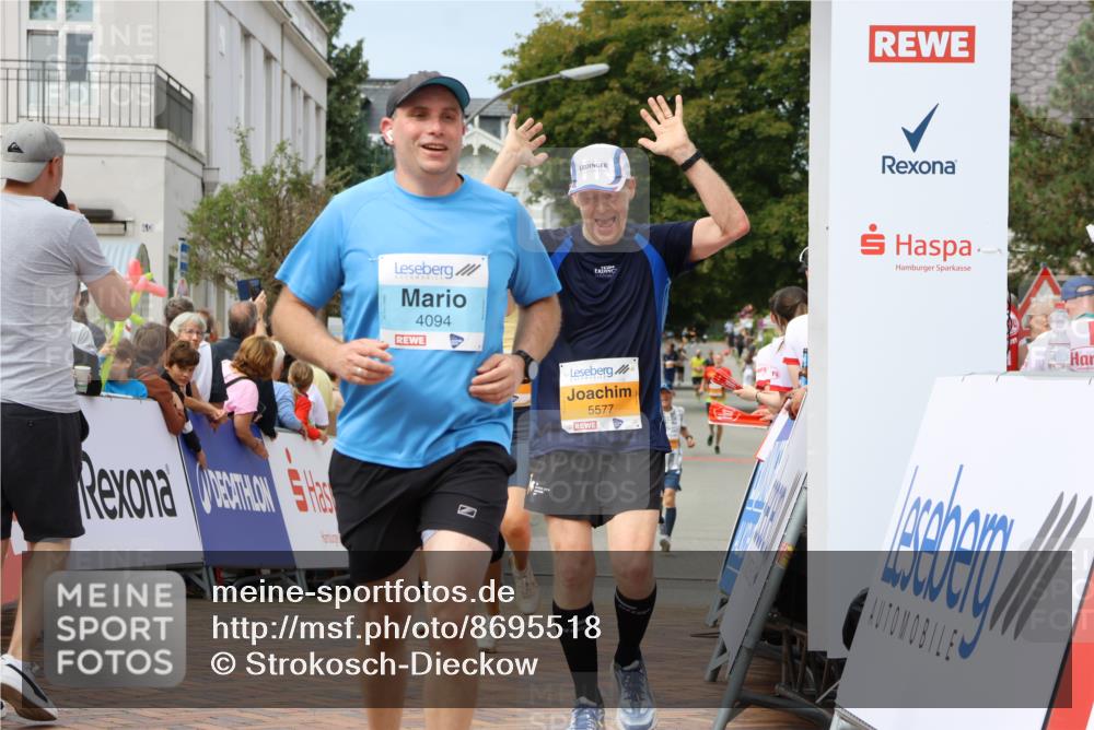 31.08.2025 - 21. Blankeneser Heldenlauf Strokosch-Dieckow http://msf.ph/oto/8695518 31.08.2025 12:31:13 Ziel 5383, 5382, 5330, 5577, 4094 meine-sportfotos.de