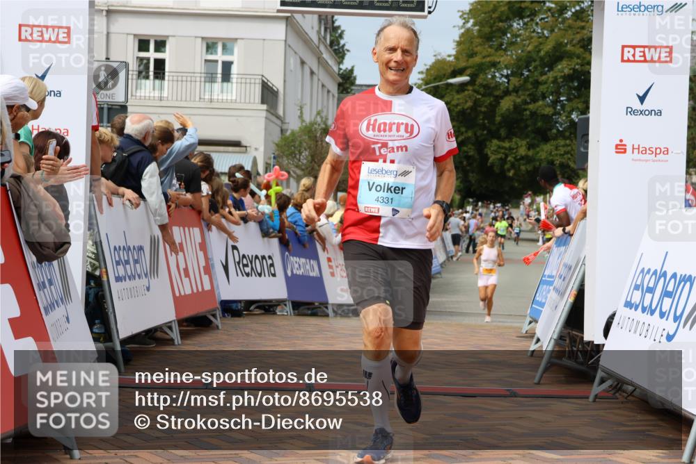 31.08.2025 - 21. Blankeneser Heldenlauf Strokosch-Dieckow http://msf.ph/oto/8695538 31.08.2025 12:25:50 Ziel 5150, 5502, 4158, 4331 meine-sportfotos.de