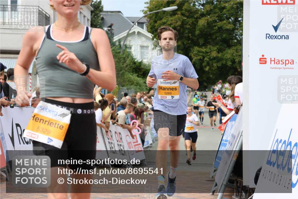 31.08.2025 - 21. Blankeneser Heldenlauf Strokosch-Dieckow http://msf.ph/oto/8695541 31.08.2025 12:31:04 Ziel 5160, 5329, 5269 meine-sportfotos.de